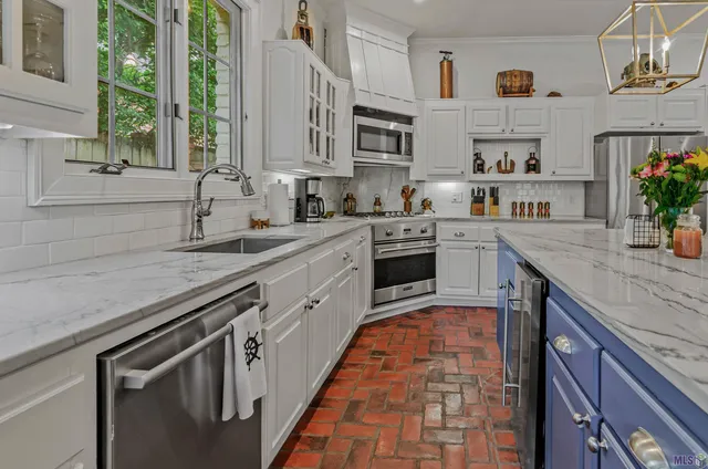 $899,000 | 18934 East Pinnacle Circle, St. George, LA 70810