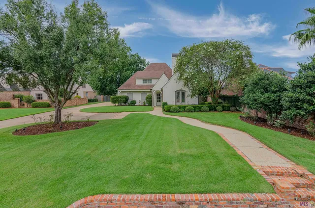 $899,000 | 18934 East Pinnacle Circle, St. George, LA 70810