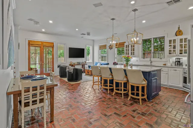 $899,000 | 18934 East Pinnacle Circle, St. George, LA 70810