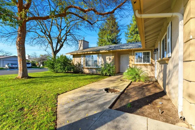 front view of house with a yard