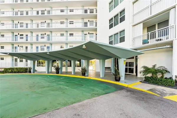 $3,100 | 201 North Ocean Boulevard, Unit 208, Pompano Beach, FL 33062