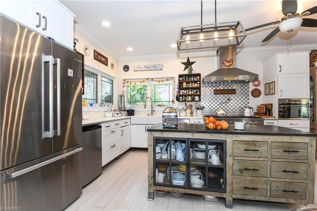7164 Ludgate Road Gibsonville, NC 27249 - Photo 11 of 50 Kitchen/island space