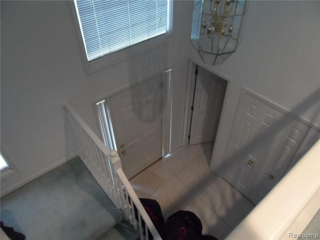 24320 Ridgeview Drive Farmington Hills, MI 48336 - Photo 8 of 13