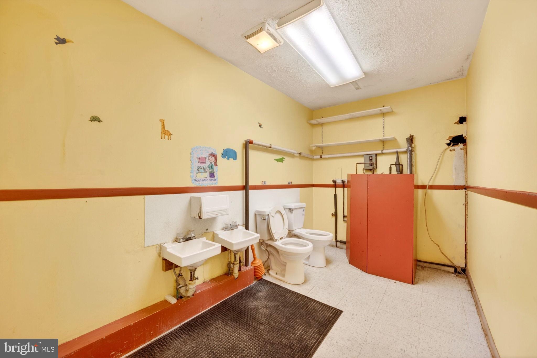 131 Midland Road Glen Burnie, MD 21060 - Photo 15 of 44 a living room with a couch