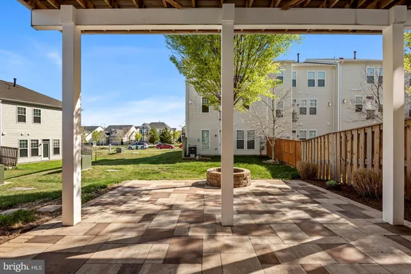 a view of a house with backyard and porch
