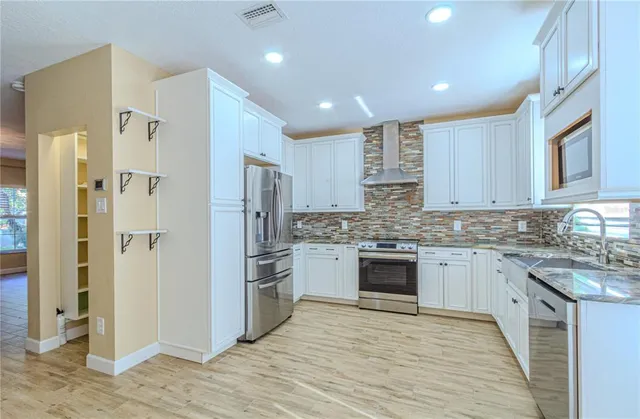 $2,400 | 13352 Harbor Shore Lane, Unit 13352, Winter Garden, FL 34787