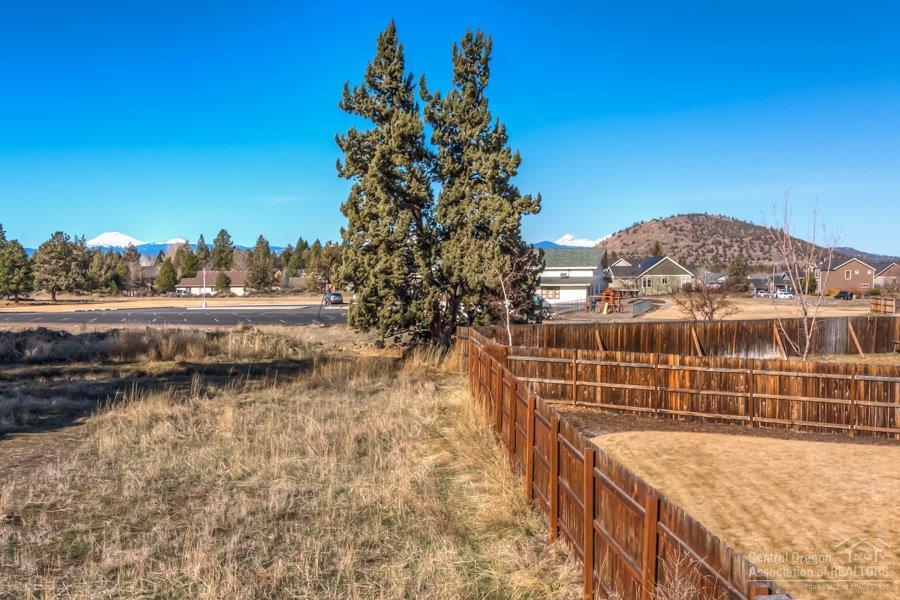 62013 Dantili Road Bend, OR 97701 - Photo 22 of 25 a view of a large building