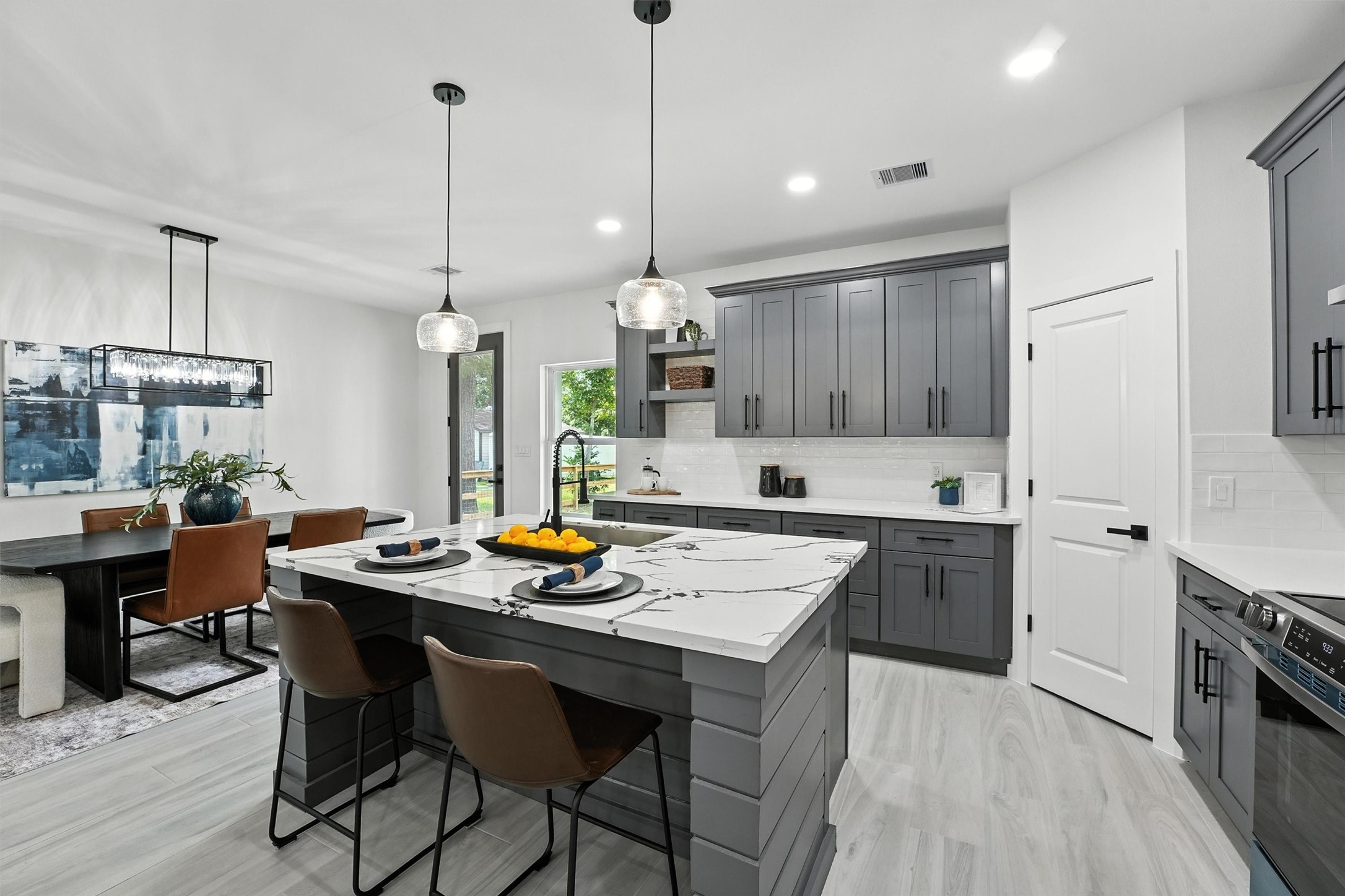 252 Davis Bend Road Alvin, TX 77511 - Photo 12 of 32 a kitchen with a table and chairs in it