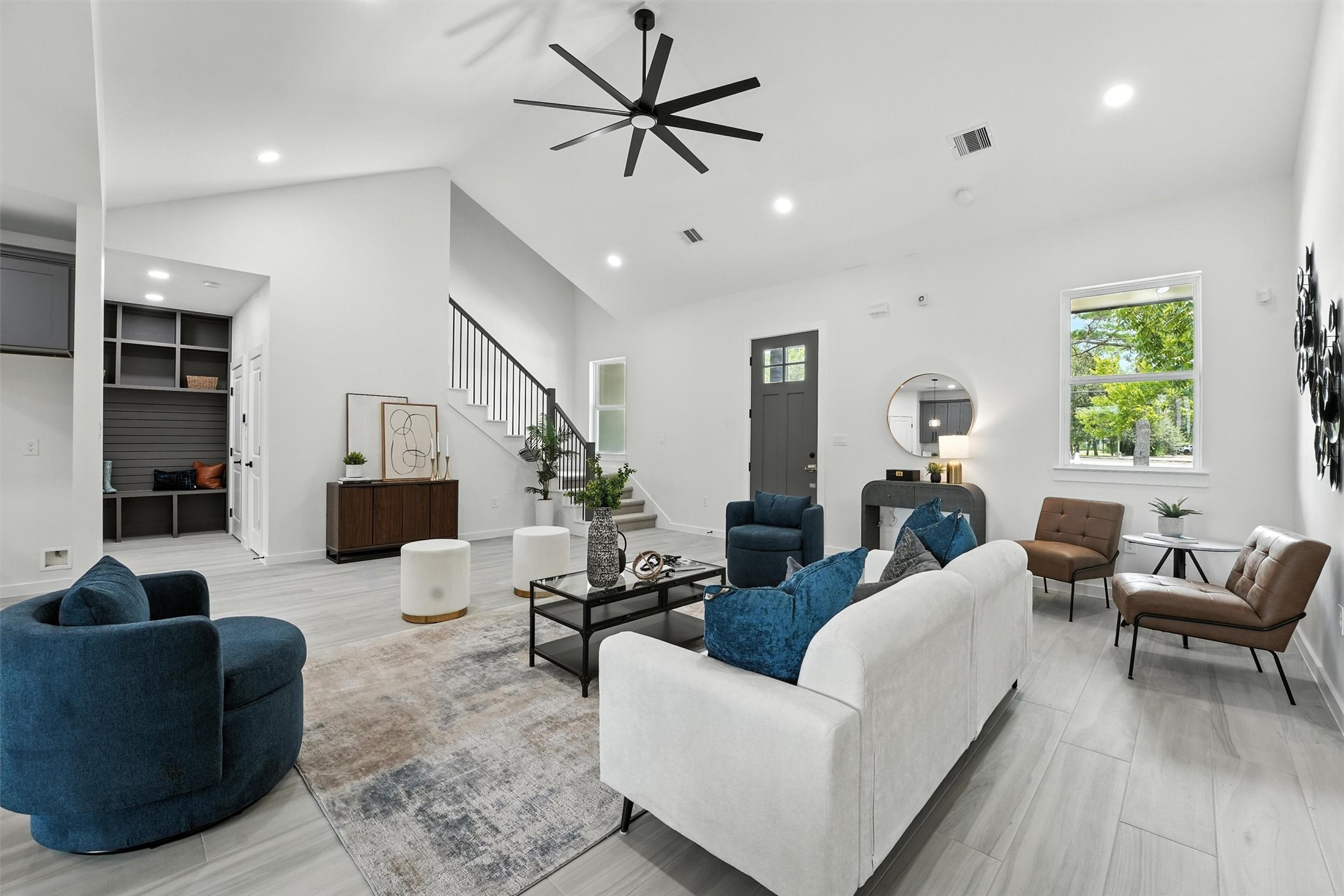 252 Davis Bend Road Alvin, TX 77511 - Photo 5 of 32 a living room with furniture