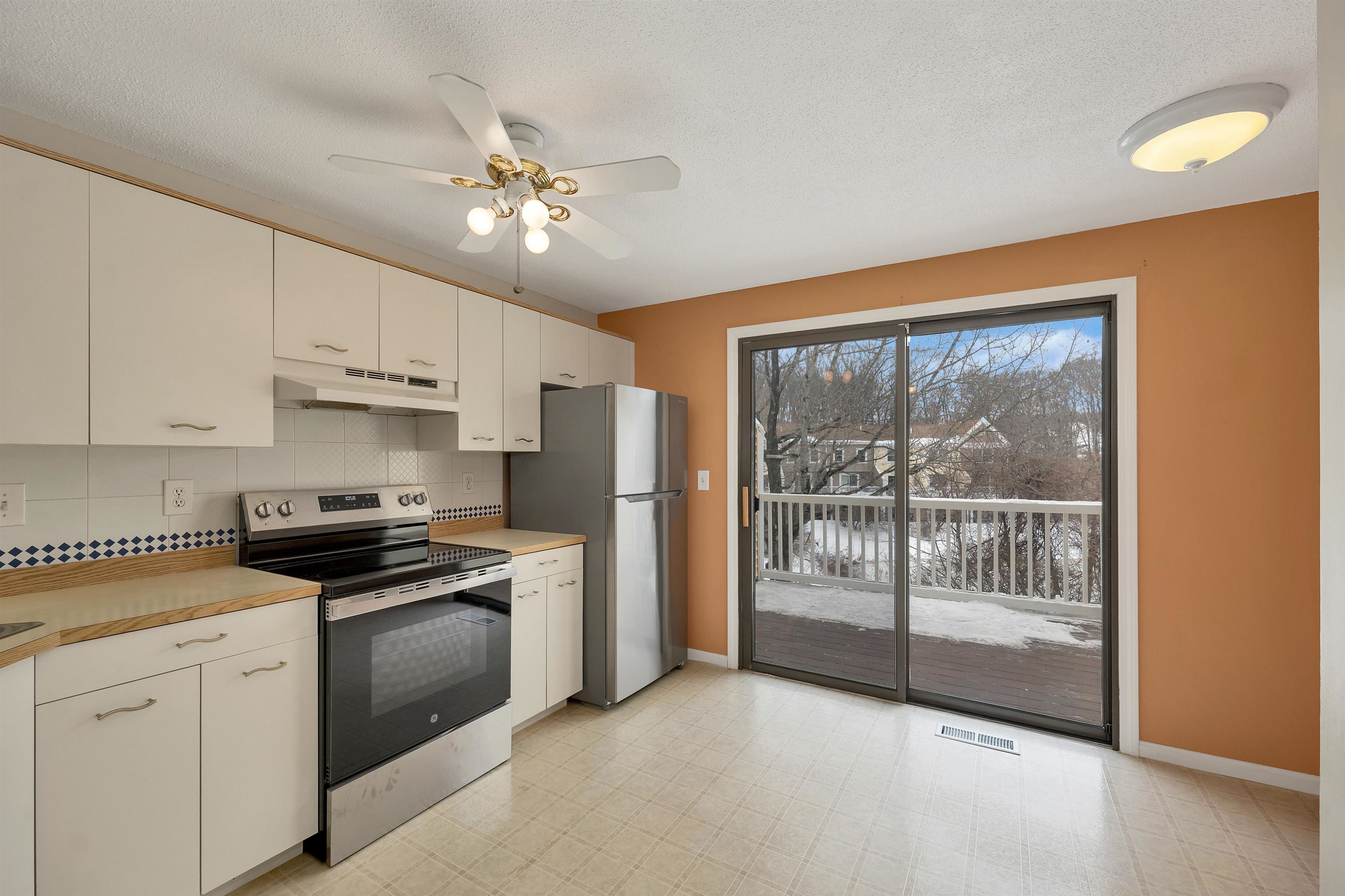 543 Fox Hollow Way Manchester, NH 03104 - Photo 12 of 34