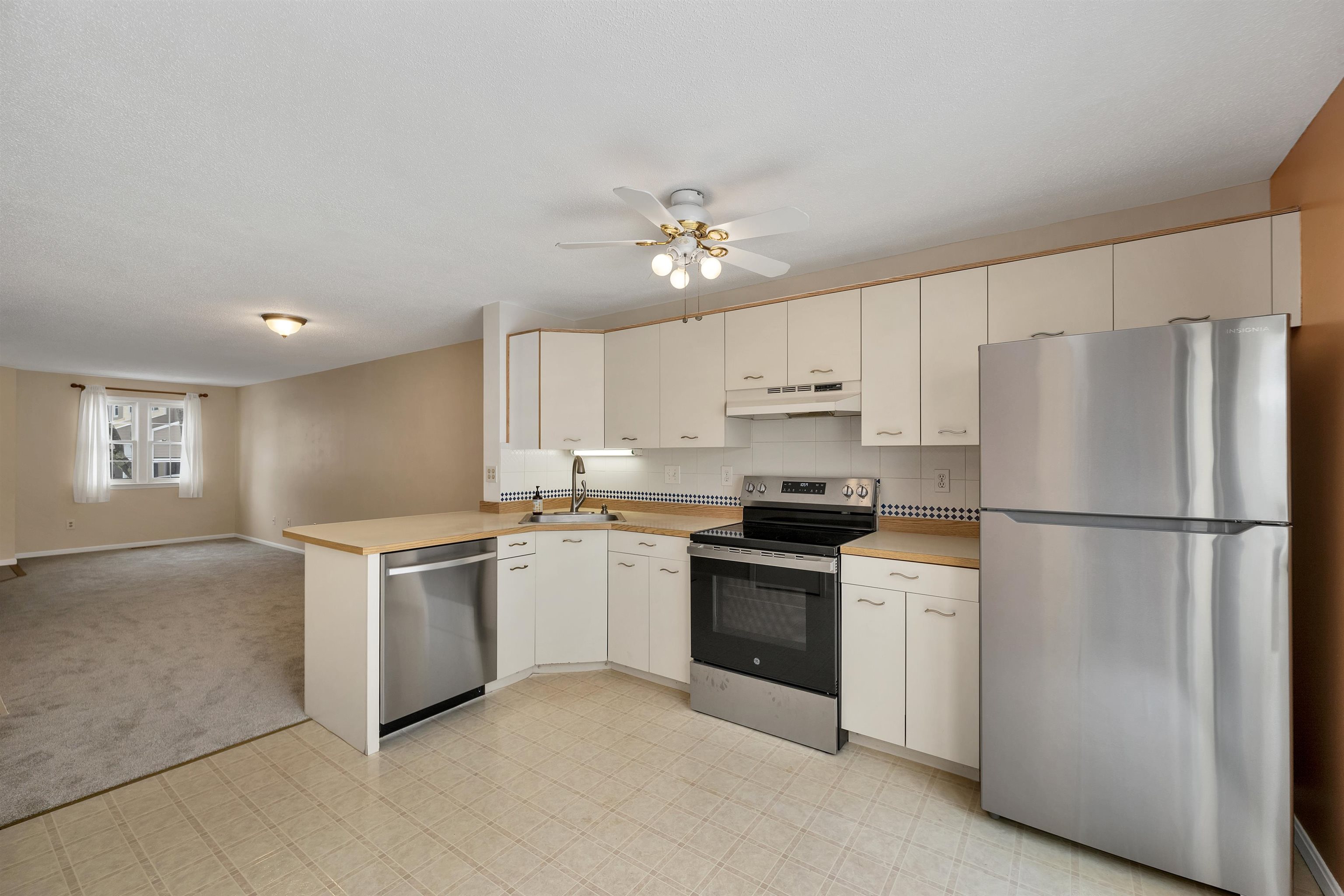 543 Fox Hollow Way Manchester, NH 03104 - Photo 13 of 34