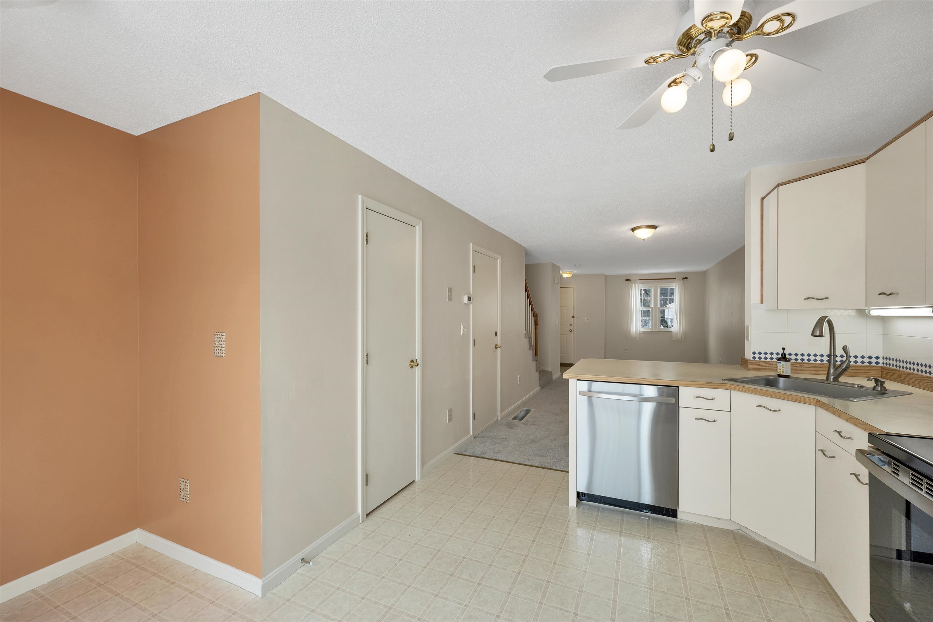 543 Fox Hollow Way Manchester, NH 03104 - Photo 14 of 34