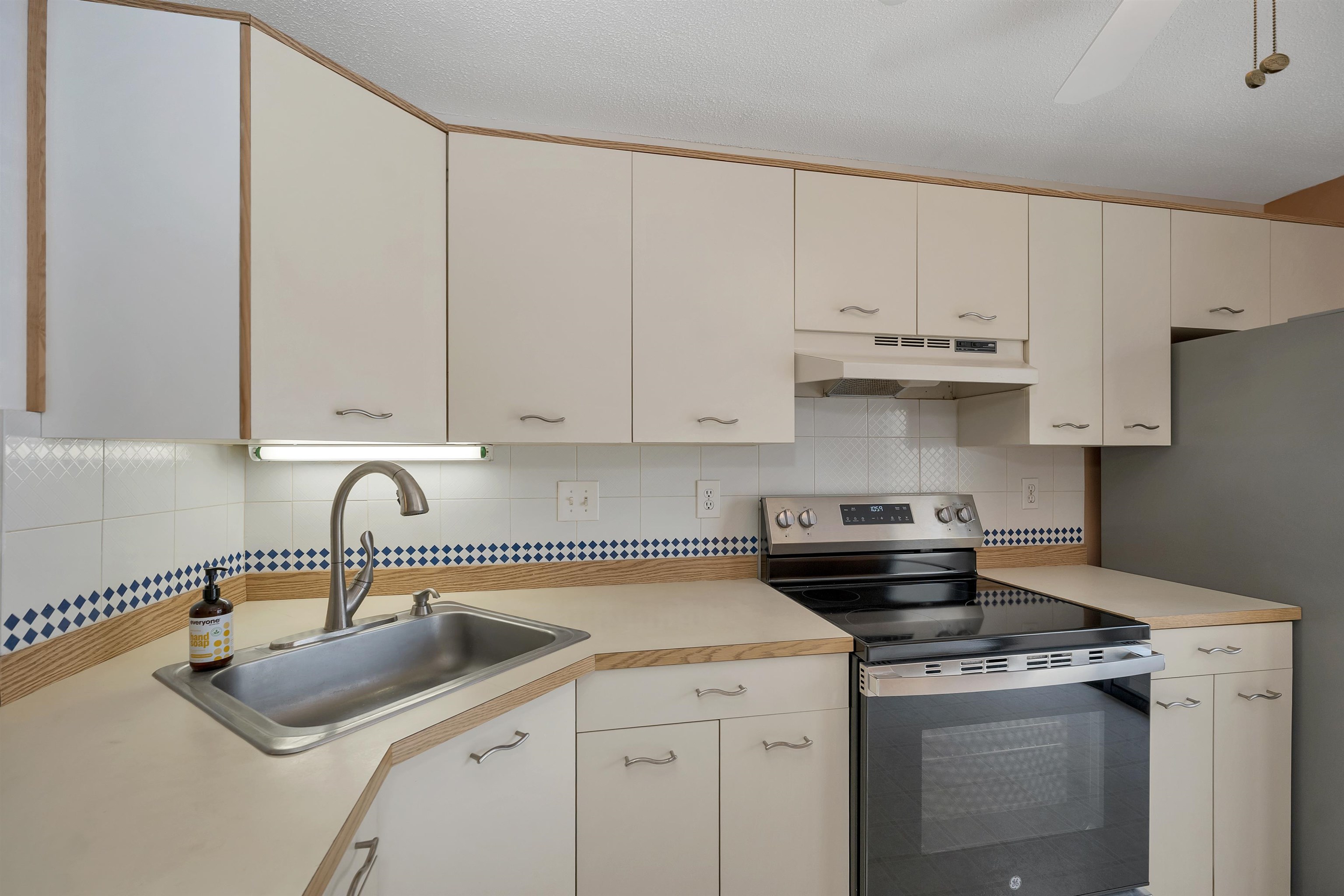 543 Fox Hollow Way Manchester, NH 03104 - Photo 15 of 34