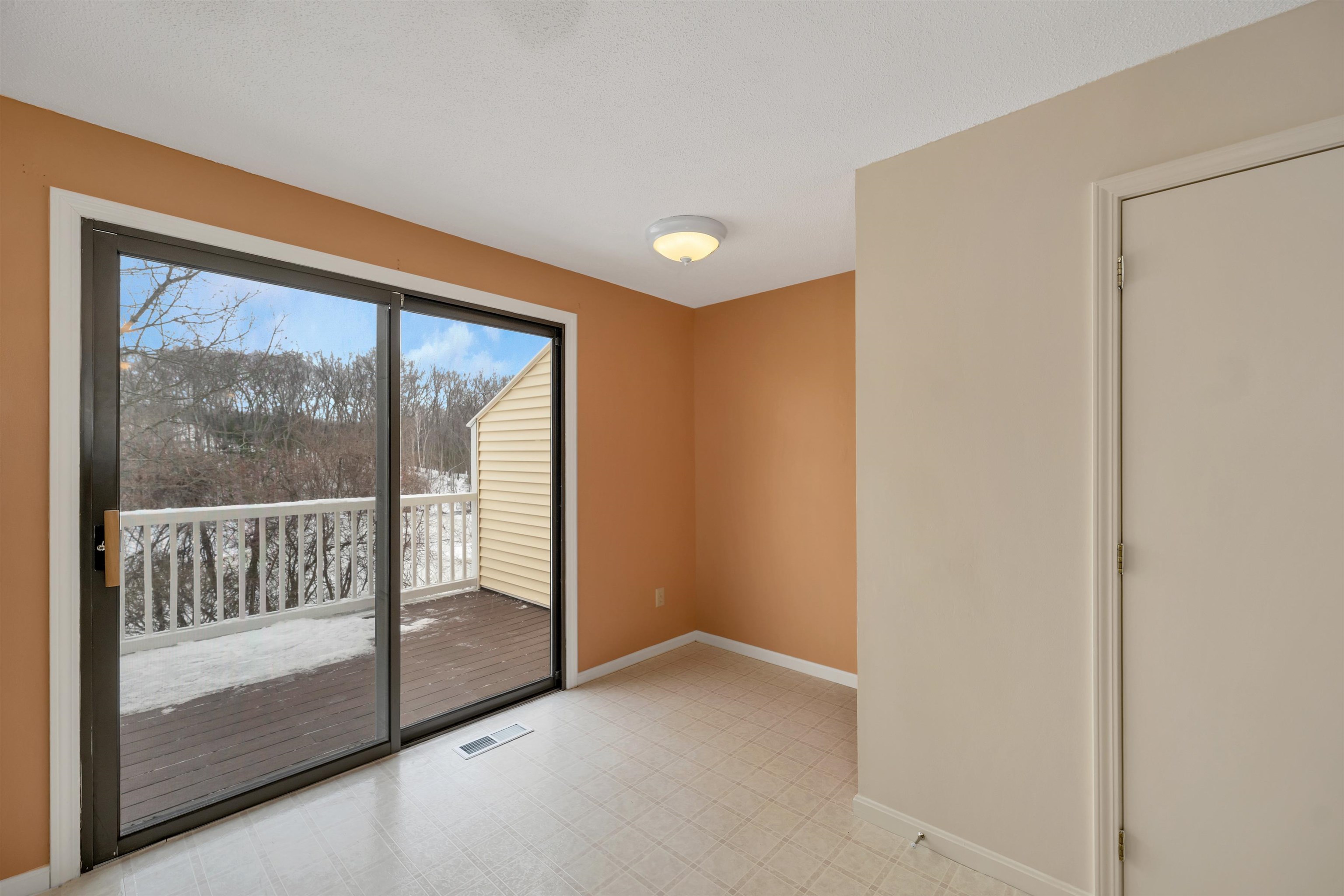 543 Fox Hollow Way Manchester, NH 03104 - Photo 16 of 34