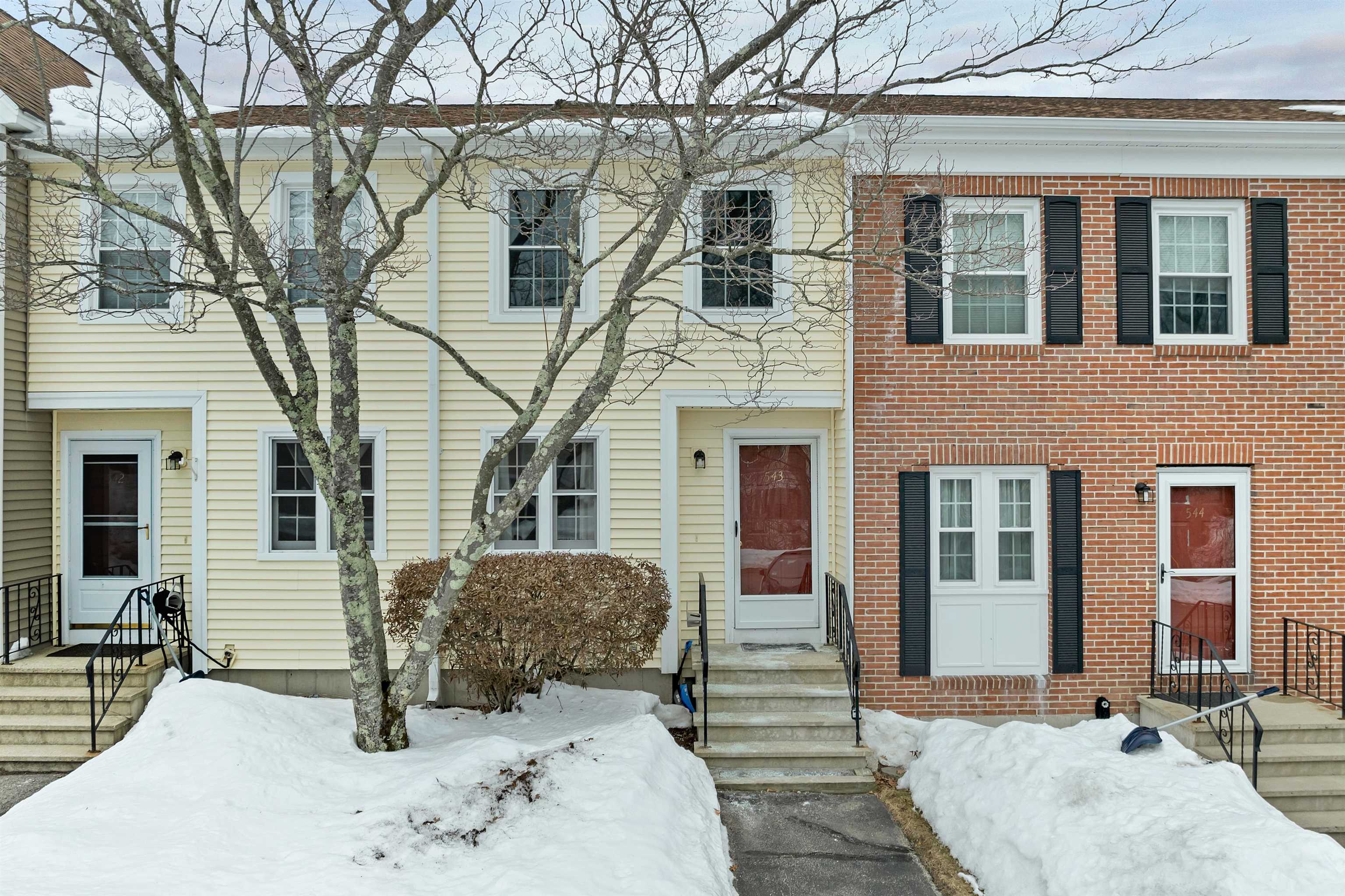 543 Fox Hollow Way Manchester, NH 03104 - Photo 2 of 34