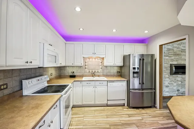 $285,000 | 527 West Eastman Street, Unit 2C, Arlington Heights, IL 60005