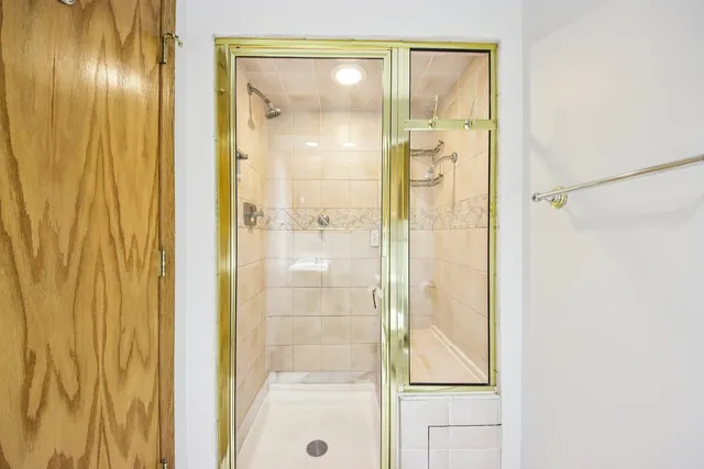 $285,000 | 527 West Eastman Street, Unit 2C, Arlington Heights, IL 60005