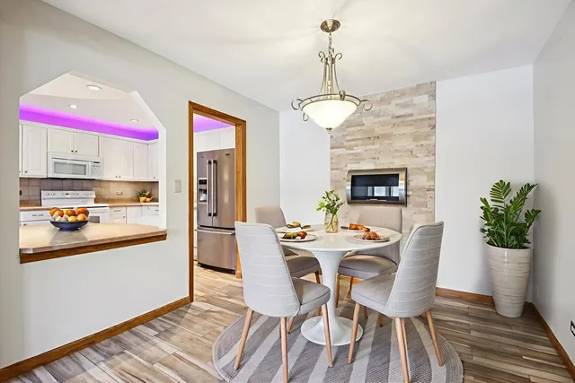 $285,000 | 527 West Eastman Street, Unit 2C, Arlington Heights, IL 60005