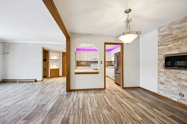 $285,000 | 527 West Eastman Street, Unit 2C, Arlington Heights, IL 60005