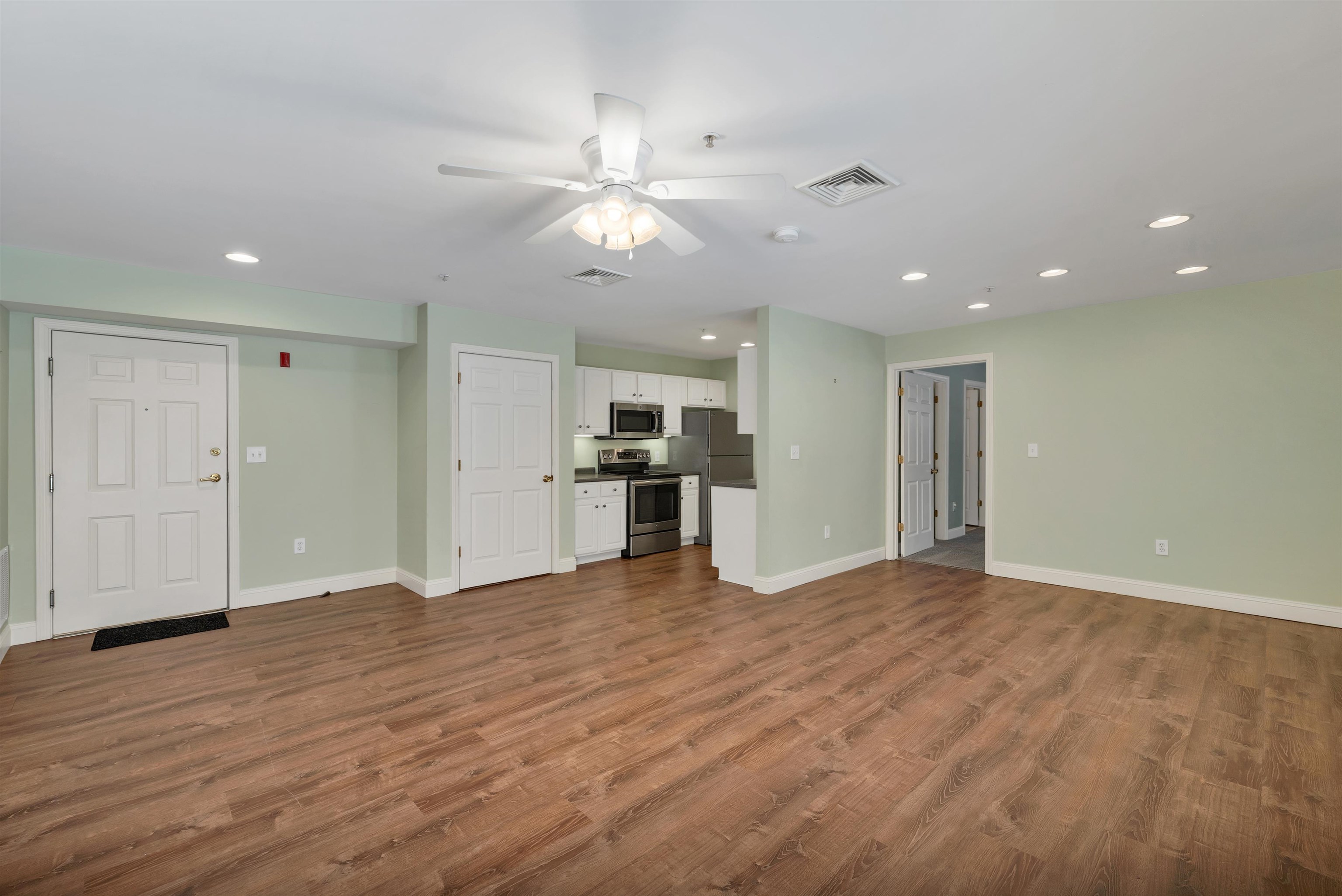 597 R Lafayette Road, Unit 105 Hampton, NH 03842 - Photo 17 of 32