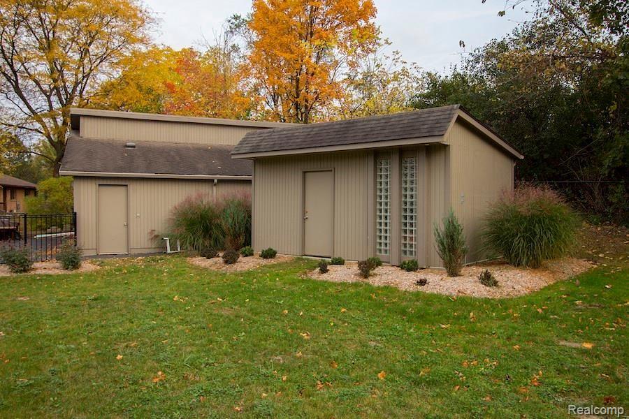 33705 Quaker Valley Road Farmington, MI 48331 - Photo 23 of 27 Side of detached garage and shed