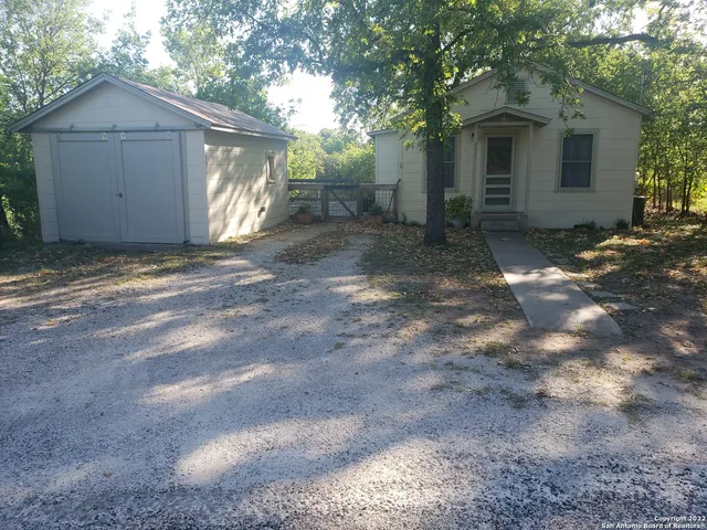 $1,975 | 111 North Brackenridge Street, Boerne, TX 78006