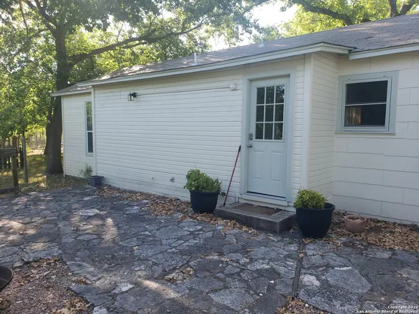 $1,975 | 111 North Brackenridge Street, Boerne, TX 78006