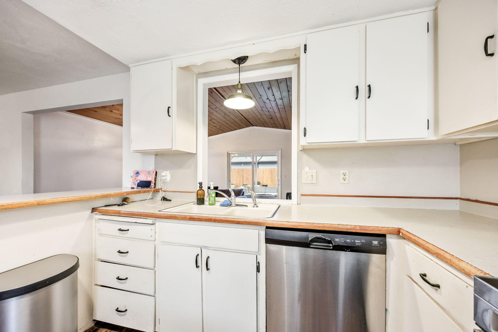 3051 Delta Waters Road Medford, OR 97504 - Photo 8 of 25 ApxDW (18)
