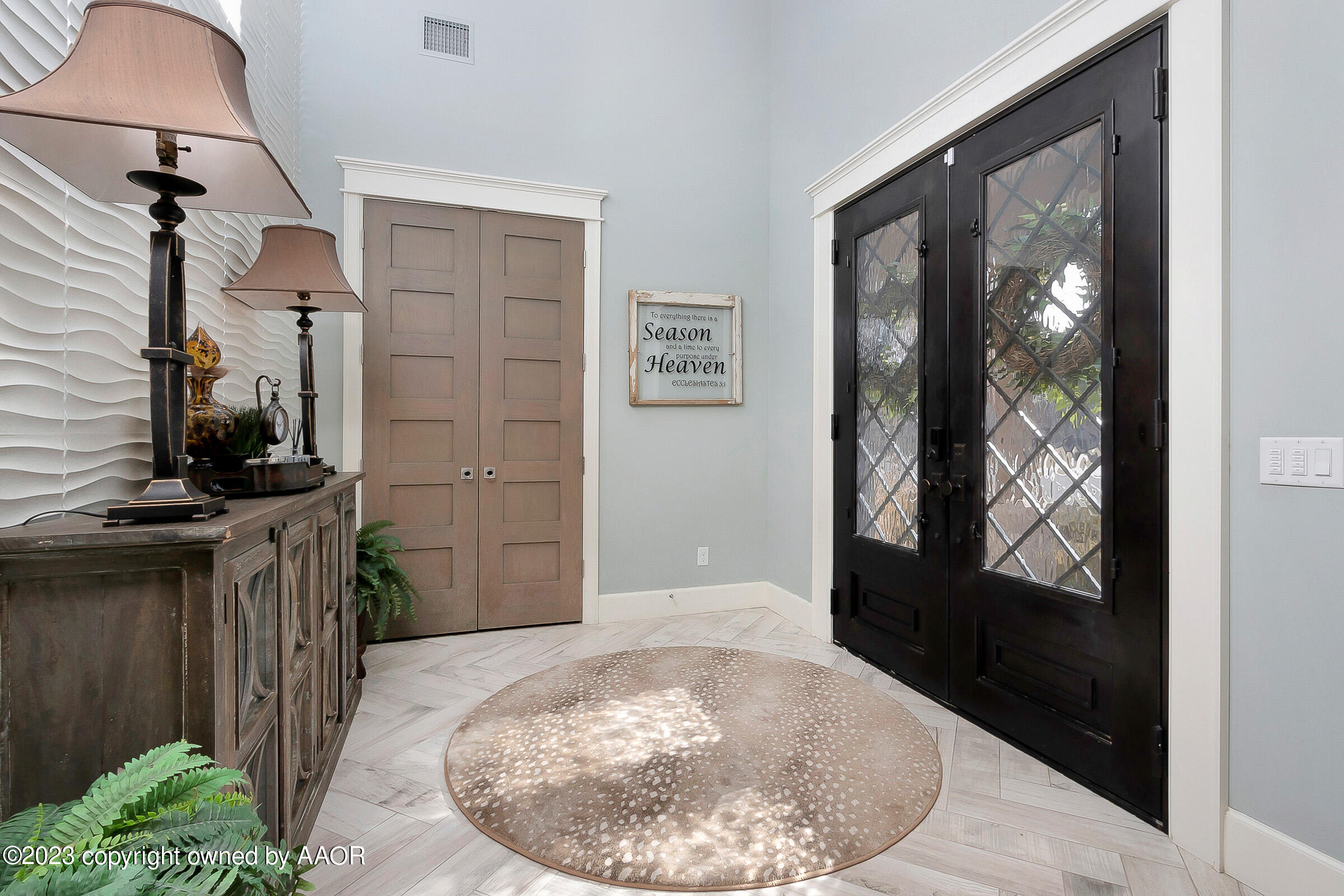 8100 Georgetown Drive Amarillo, TX 79119 - Photo 6 of 56 a view of a living room
