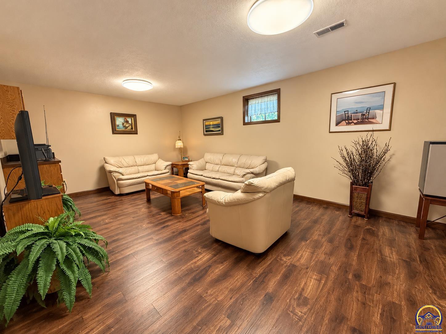 6221 Ridgeview Drive Ozawkie, KS 66070 - Photo 15 of 22 Gallery Image 15