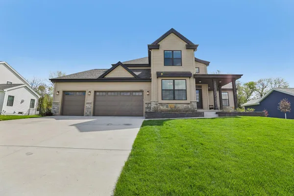 $725,000 | 6668 Royal View Drive, Windsor, WI 53532