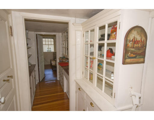 24 Cummings Road Boston, MA 02135 - Photo 6 of 10 Gallery Image 6