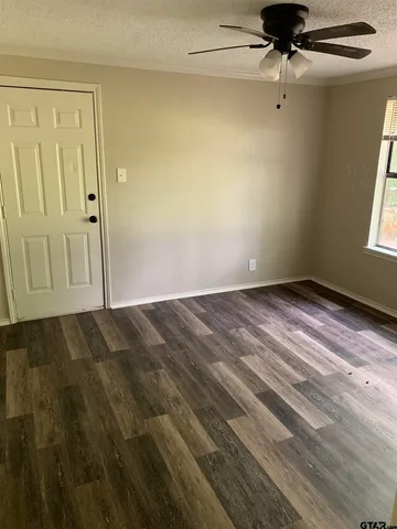 a view of empty room with ceiling fan