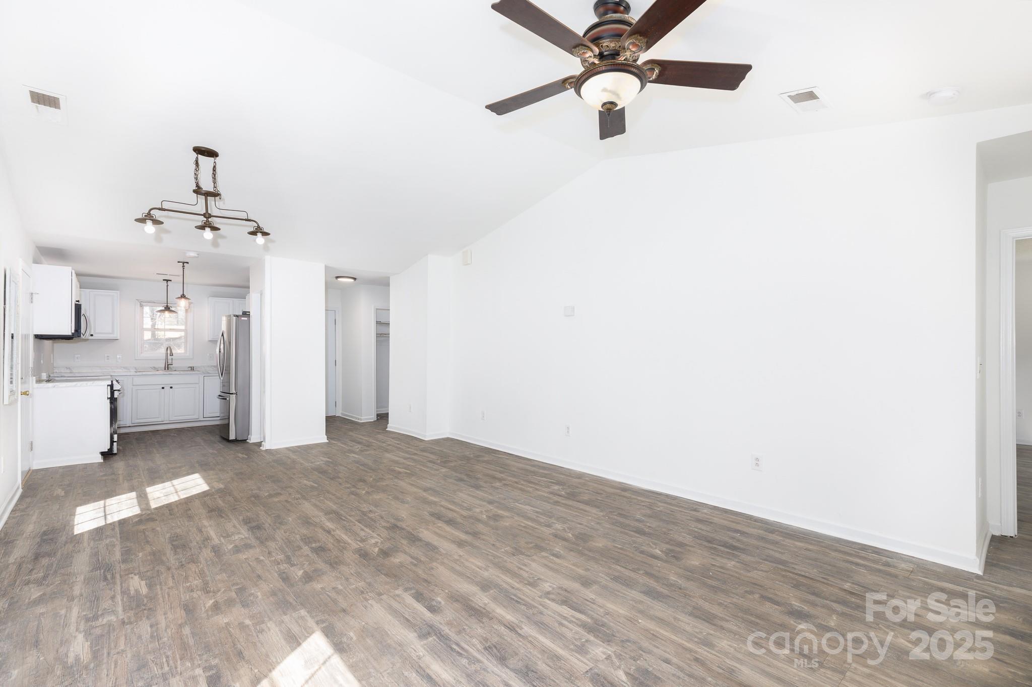 4582 Wylies Mill Road Edgemoor, SC 29712 - Photo 5 of 32