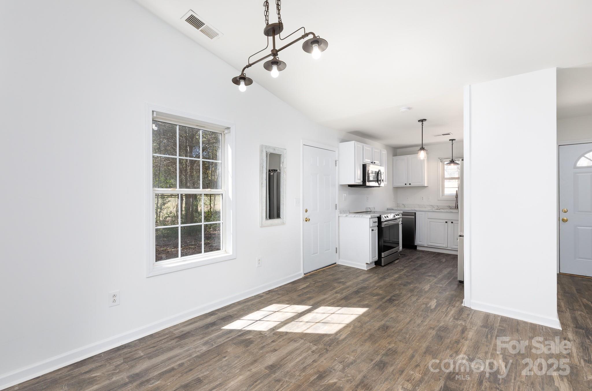 4582 Wylies Mill Road Edgemoor, SC 29712 - Photo 7 of 32
