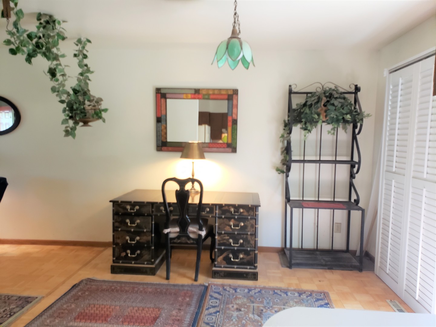 18719 Crowley Road Harvard, IL 60033 - Photo 7 of 22 a room with furniture and a potted plant