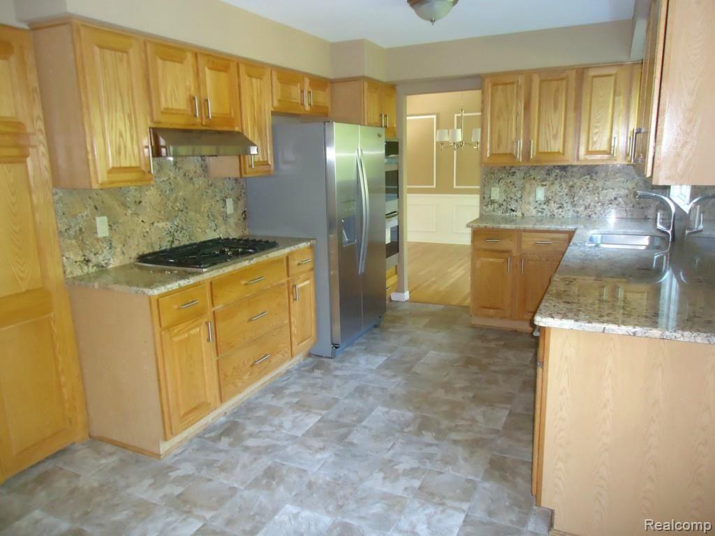 25918 Branchaster Road Farmington Hills, MI 48336 - Photo 4 of 36