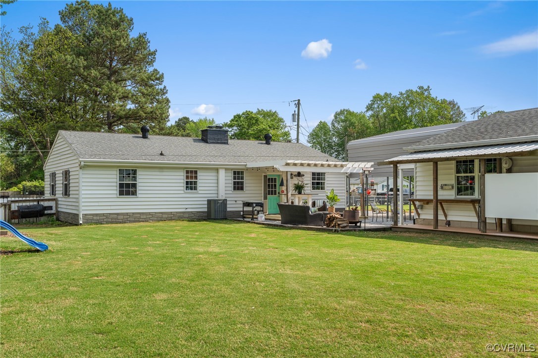 13923 White Oak Drive Lanexa, VA 23089 - Photo 15 of 46 a front view of house with yard and outdoor seating