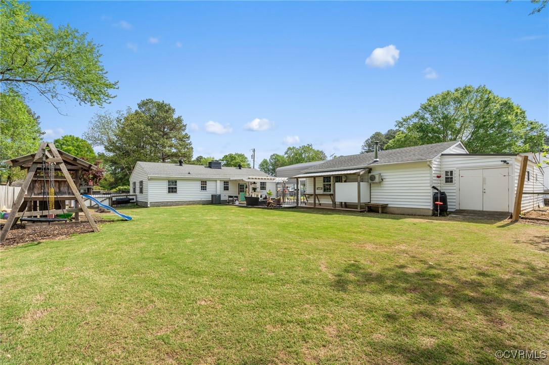 13923 White Oak Drive Lanexa, VA 23089 - Photo 6 of 46 a front view of house with yard and seating area