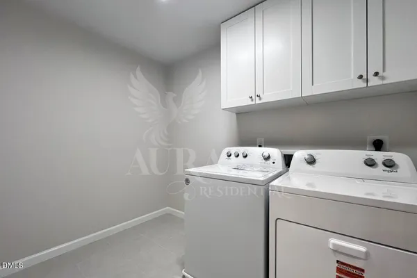 an empty room with closet and a ceiling fan