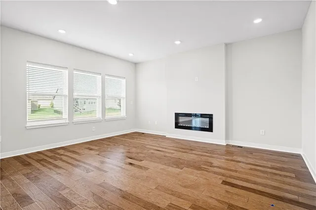 $425,950 | 415 Woodview Drive, Raymore, MO 64083