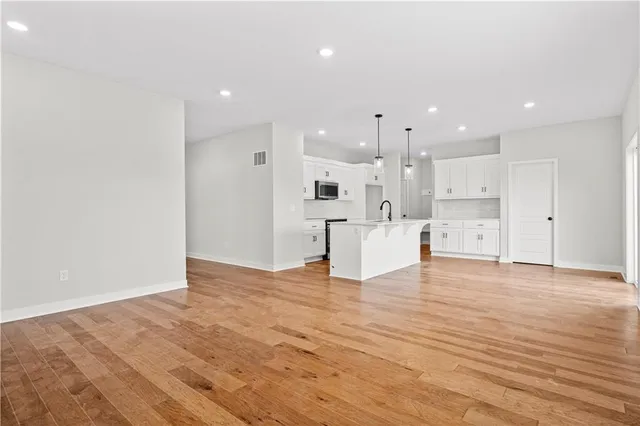 $425,950 | 415 Woodview Drive, Raymore, MO 64083