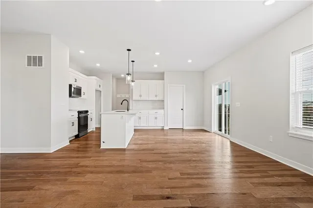 $425,950 | 415 Woodview Drive, Raymore, MO 64083