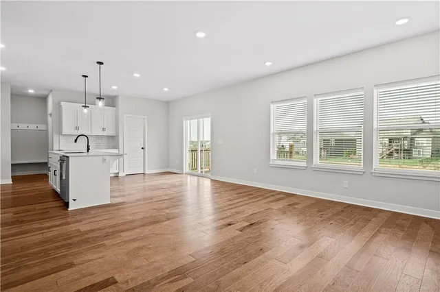 $425,950 | 415 Woodview Drive, Raymore, MO 64083