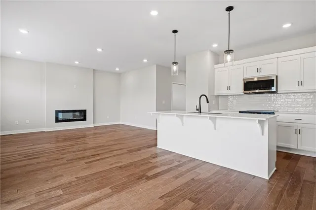 $425,950 | 415 Woodview Drive, Raymore, MO 64083