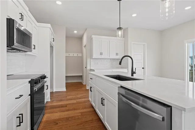 $425,950 | 415 Woodview Drive, Raymore, MO 64083