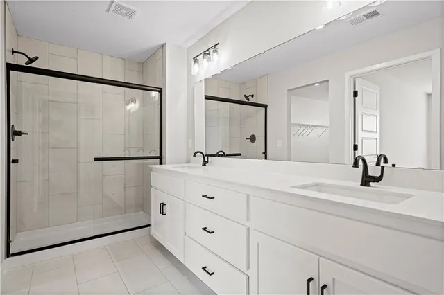 $425,950 | 415 Woodview Drive, Raymore, MO 64083