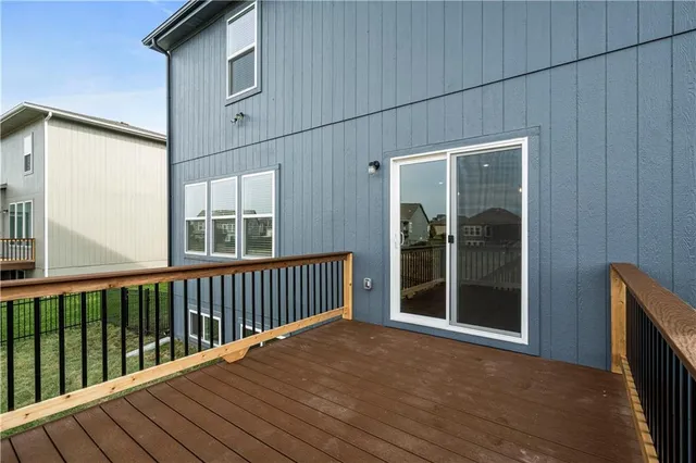 $425,950 | 415 Woodview Drive, Raymore, MO 64083