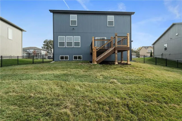 $425,950 | 415 Woodview Drive, Raymore, MO 64083