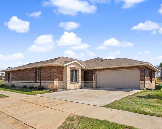 $289,000 | 1933 Lilac Lane, Unit 16 HAMONY VILLAGE, Stevens Point, WI 54482